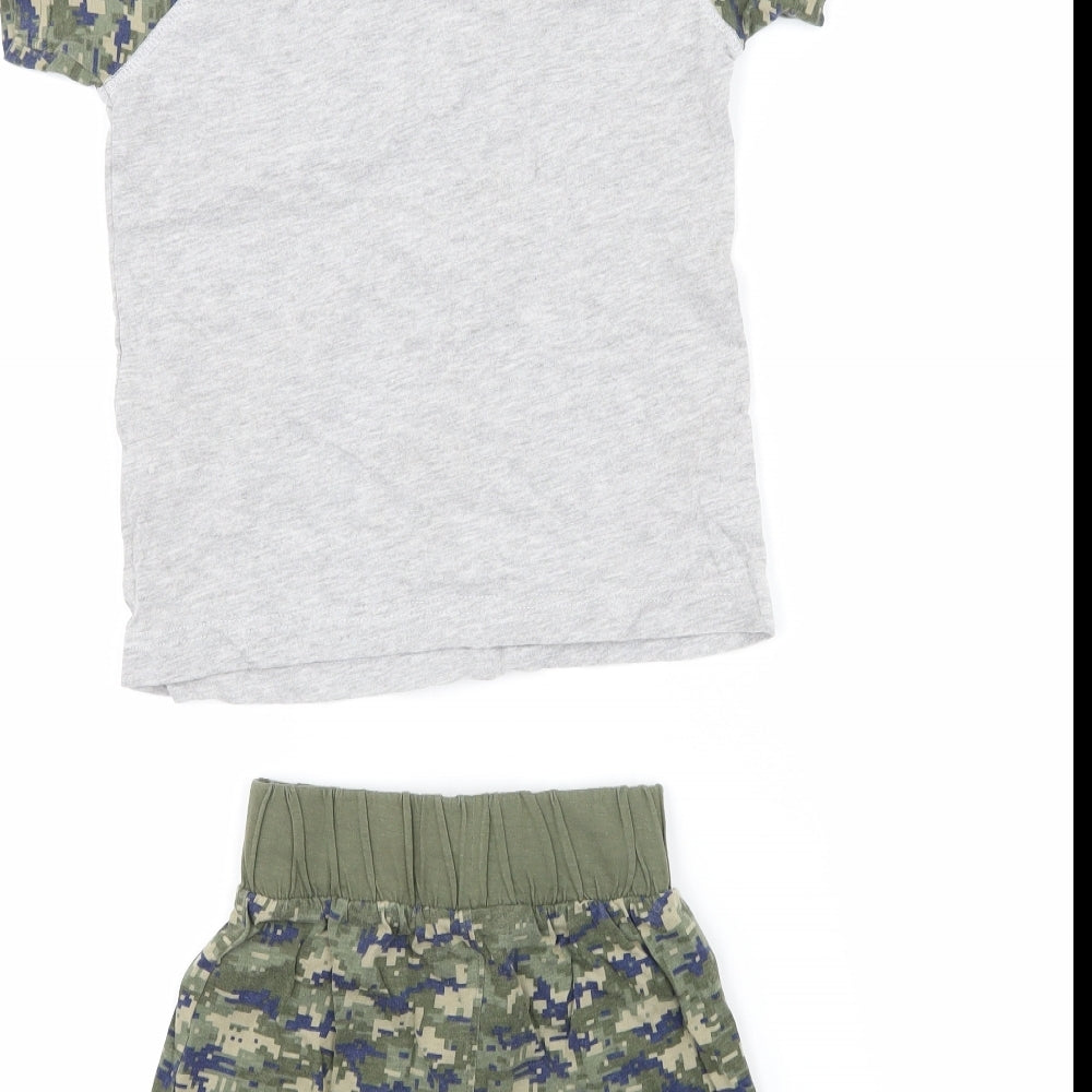Matalan Boys Grey Camouflage   Pyjama Set Size 5 Years  - Slogan