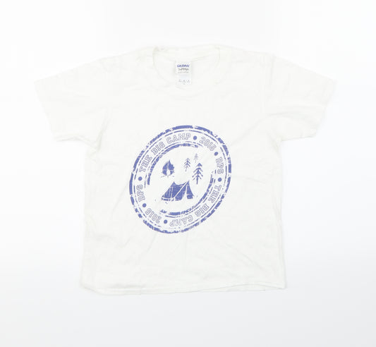 Front view of Gildan boys’ white basic t-shirt, size 7-8, years