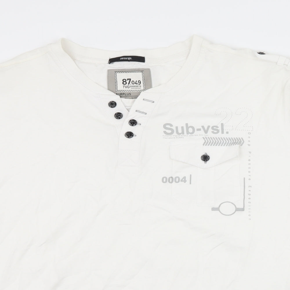 George Mens White    T-Shirt Size 3XL  - graphic