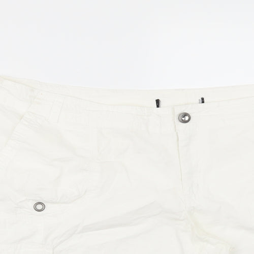 Preworn Womens White   Cargo Shorts Size 44 in