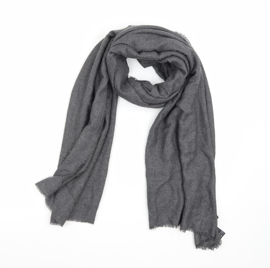 Front view of Preworn women’s grey knit scarf