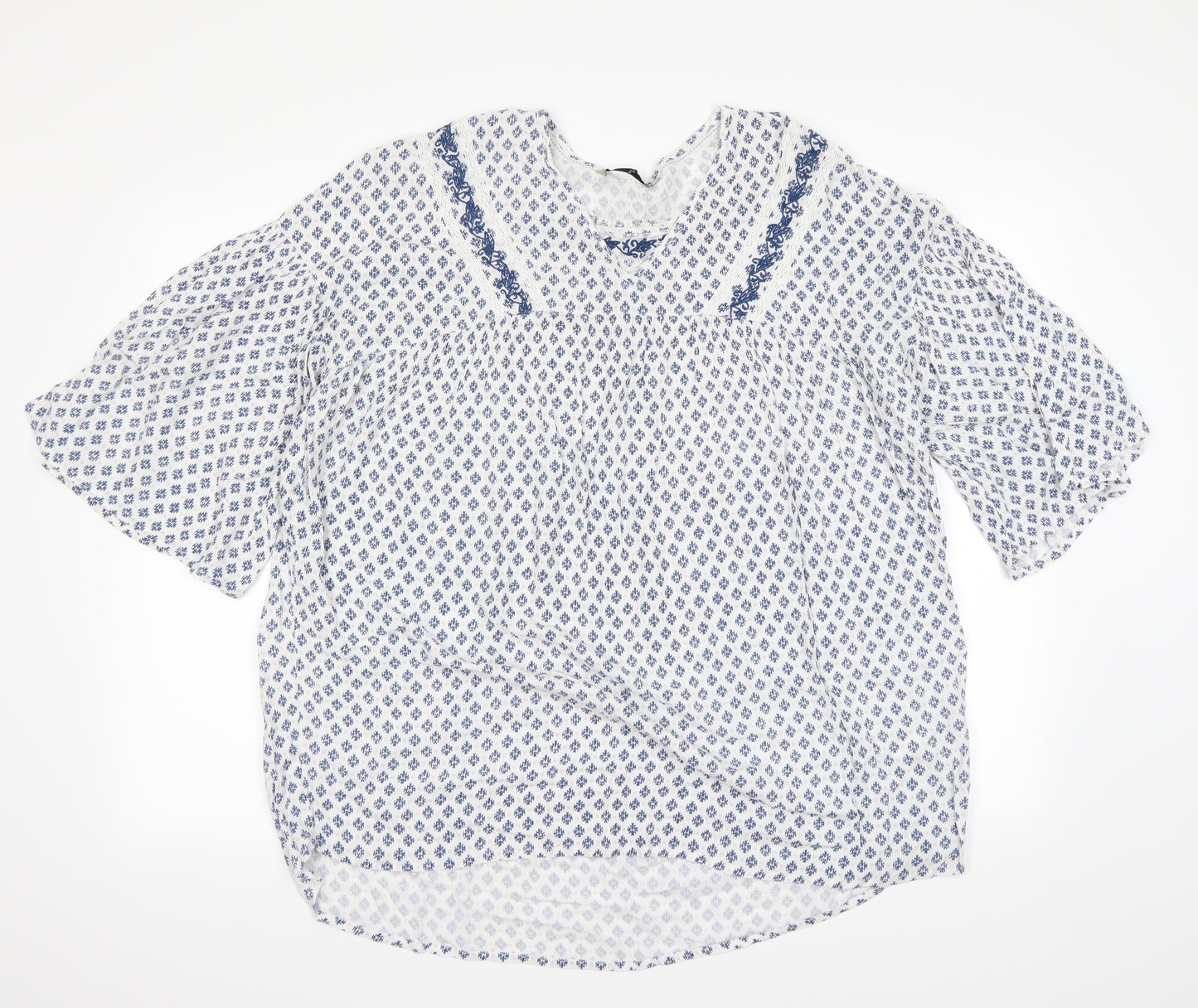 Preworn Womens White Argyle/Diamond  Basic T-Shirt Size 14