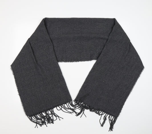Front view of Preworn women’s grey knit scarf
