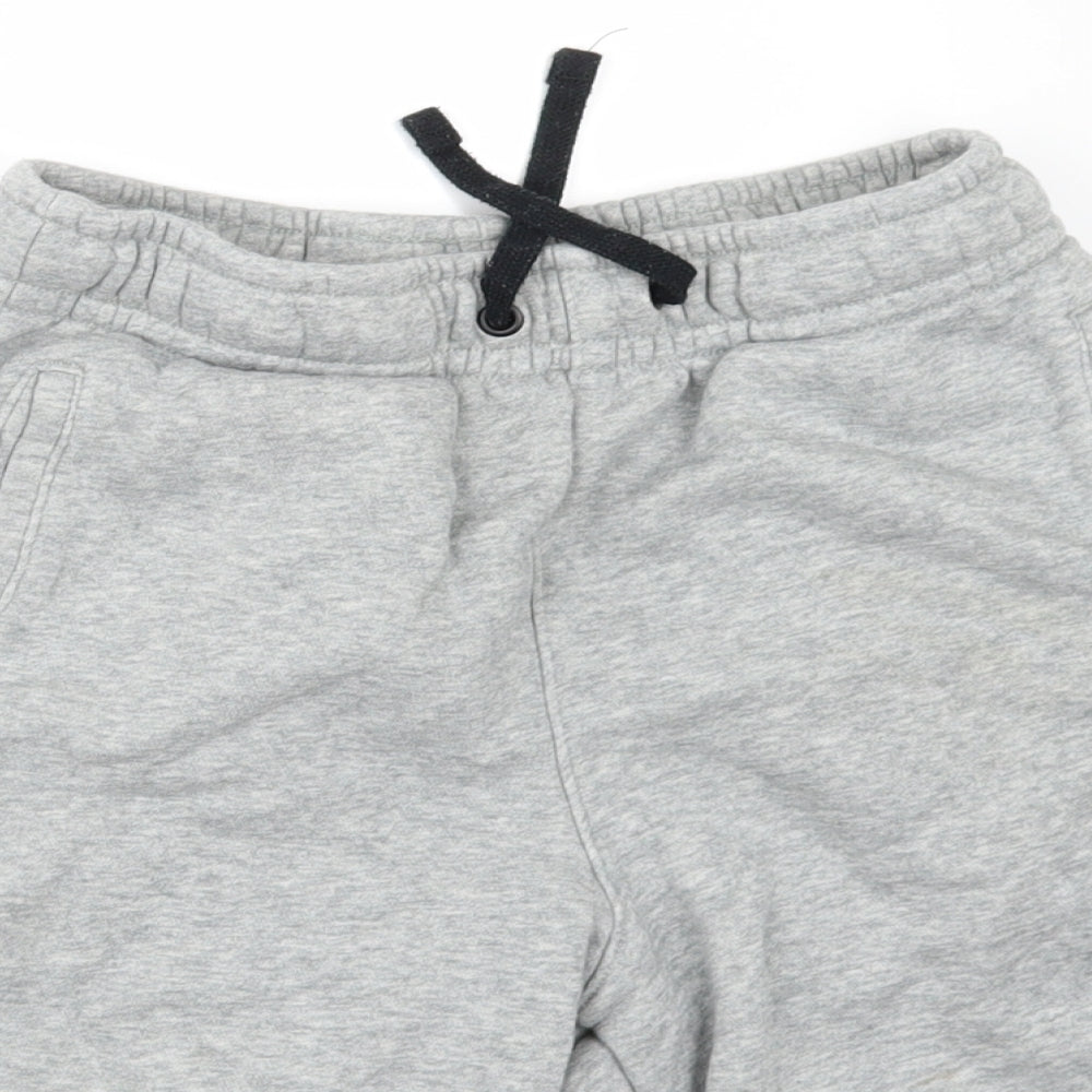 Nike Boys Grey   Sweat Shorts Size 12-13 Years