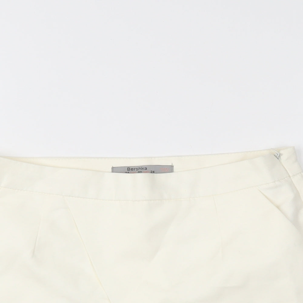 Bershka Womens White   Hot Pants Shorts Size 6