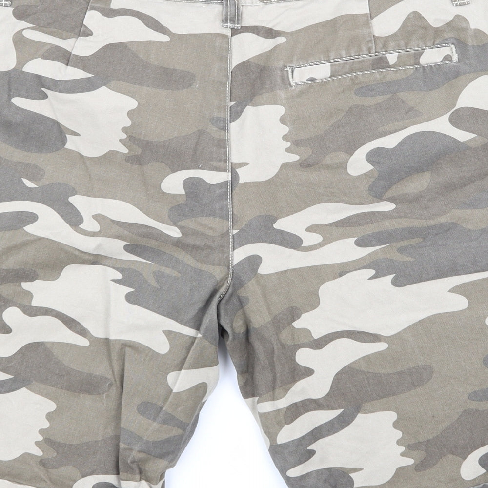 Cedarwood State Mens Green Camouflage  Chino Shorts Size 32