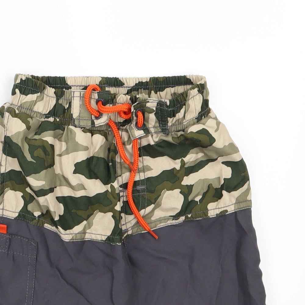 Matalan Boys Grey Camouflage  Sweat Shorts Size 4-5 Years - Swim