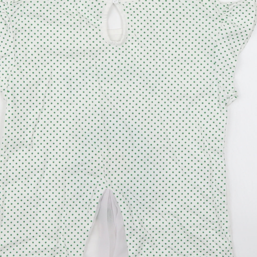 Preworn Girls White   Basic T-Shirt Size 9-10 Years