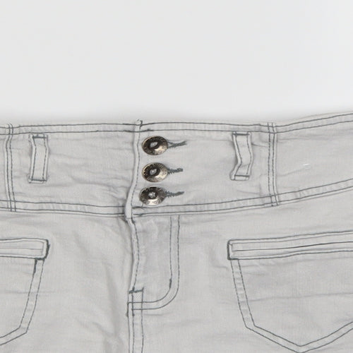 Bullhead Denim Co. Girls Grey  Denim Cut-Off Shorts Size 10-11 Years
