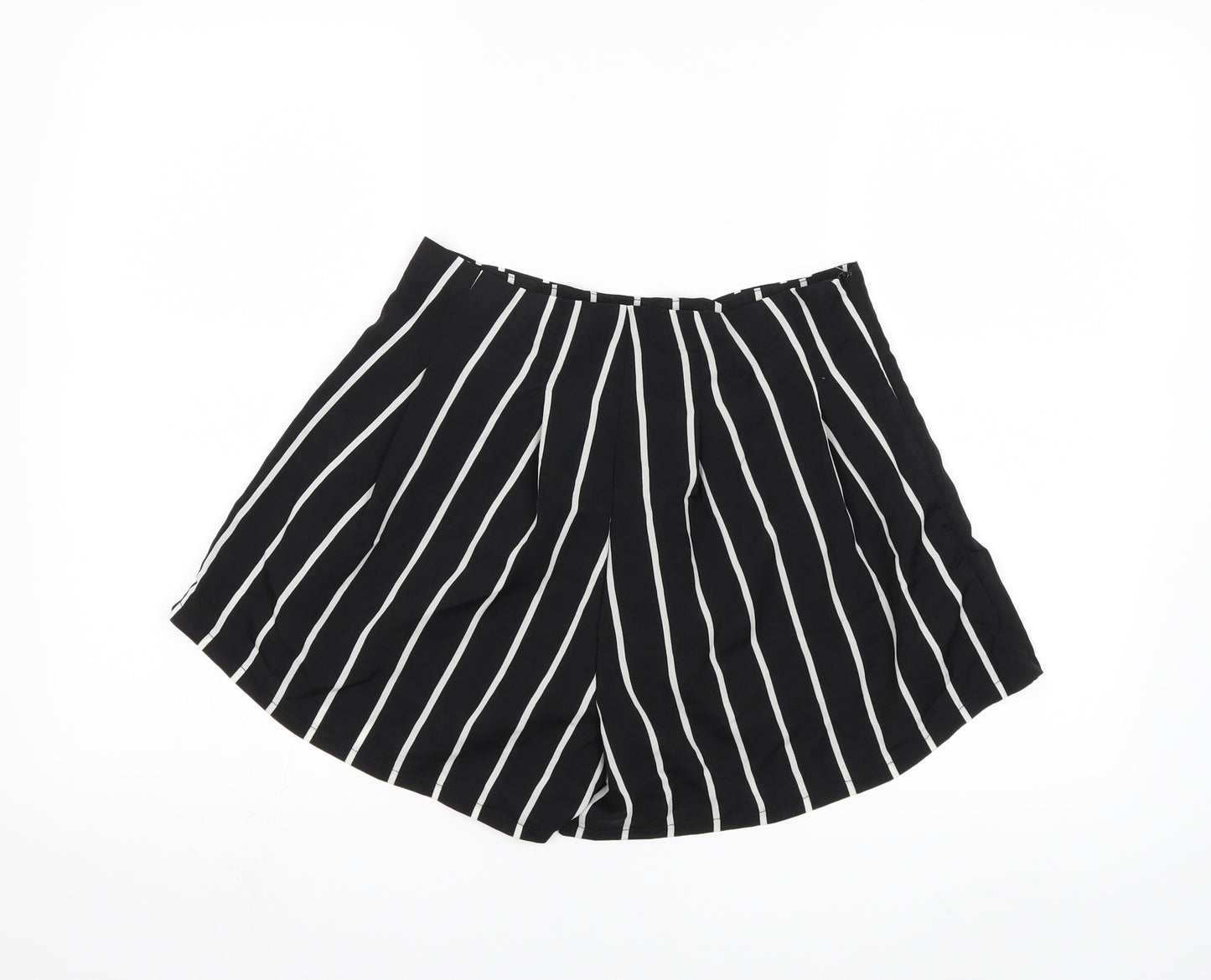 Preworn Womens Black Striped  Bermuda Shorts Size L