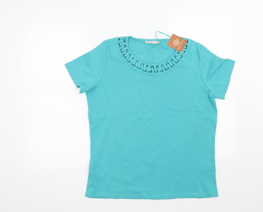 Front view of Anna Rose women’s green basic t-shirt, size L