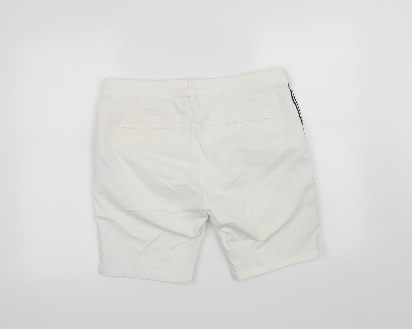 avenzi Mens White   Chino Shorts Size 32 in