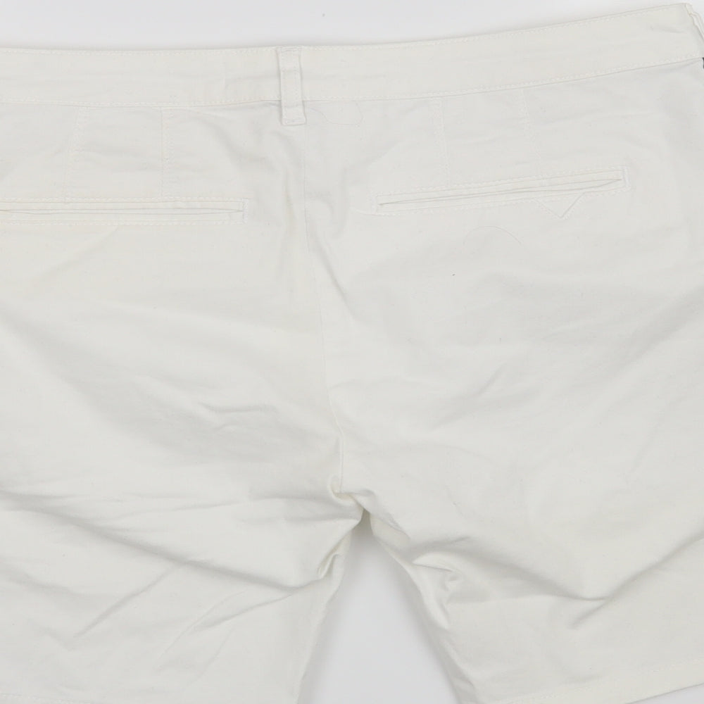 avenzi Mens White   Chino Shorts Size 32 in