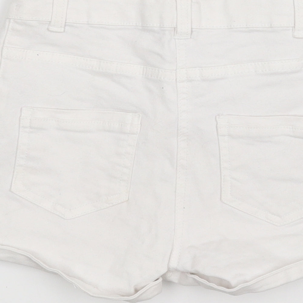 Nutmeg Girls White   Cut-Off Shorts Size 9-10 Years