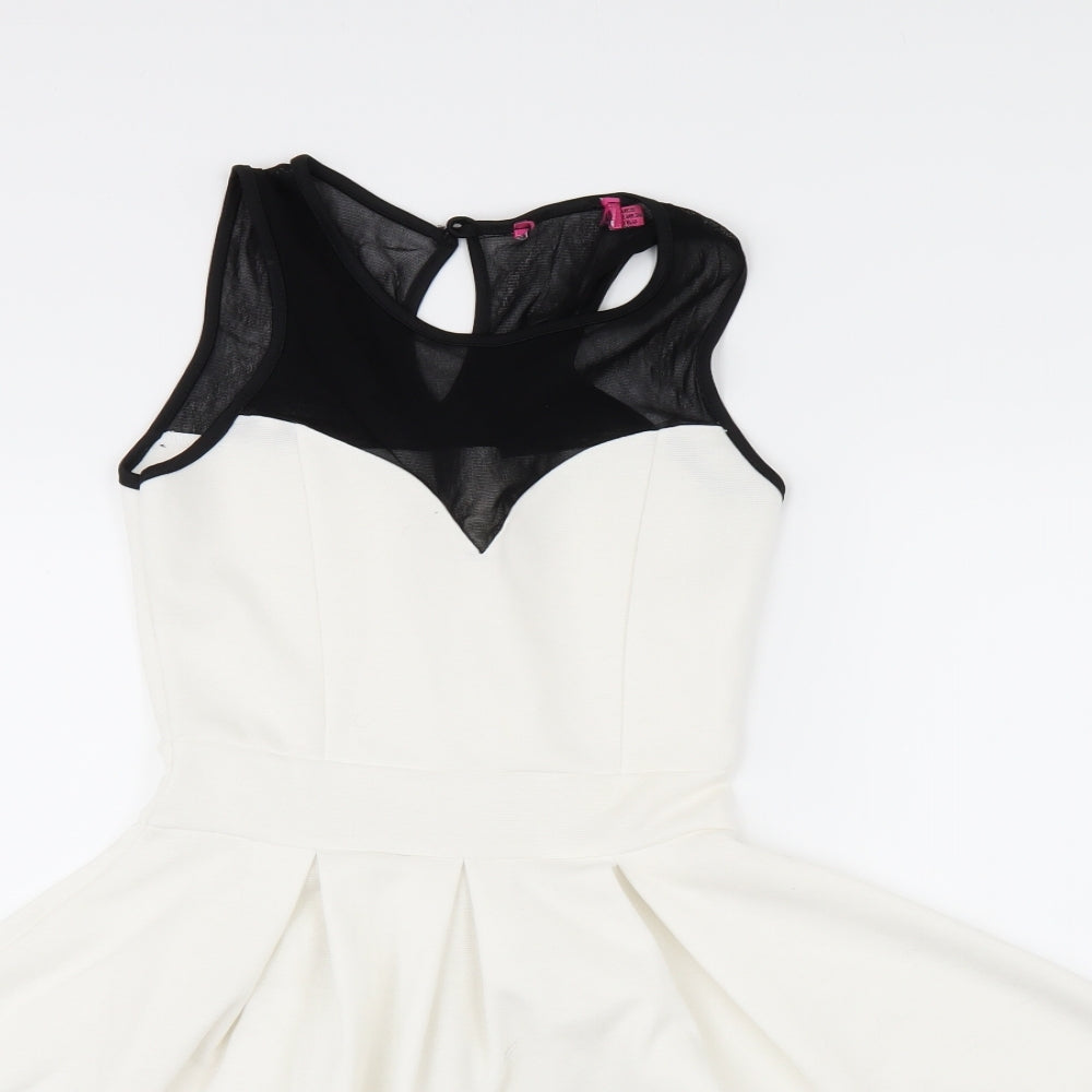 Preworn Womens White   Skater Dress  Size 6