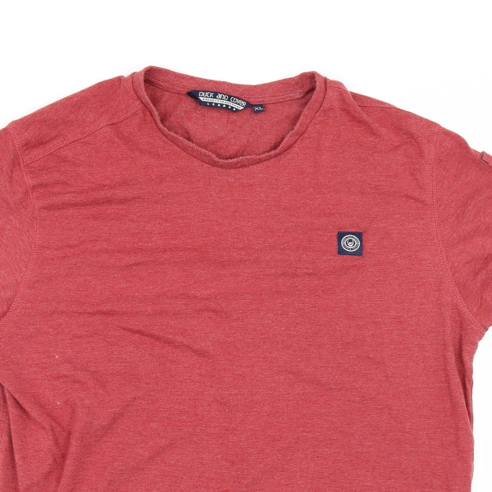 Duck and Cover Mens Red    T-Shirt Size XL