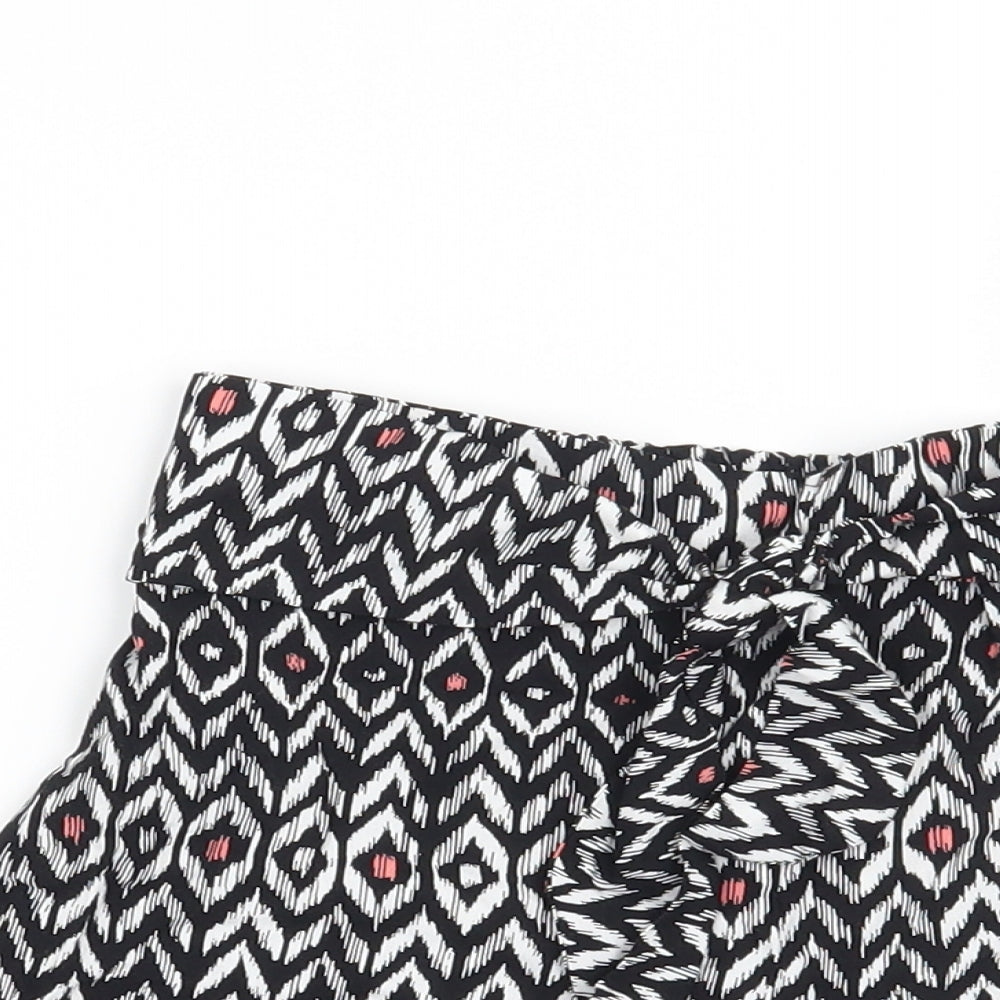 Primark Girls Black Geometric  Hot Pants Shorts Size 9-10 Years