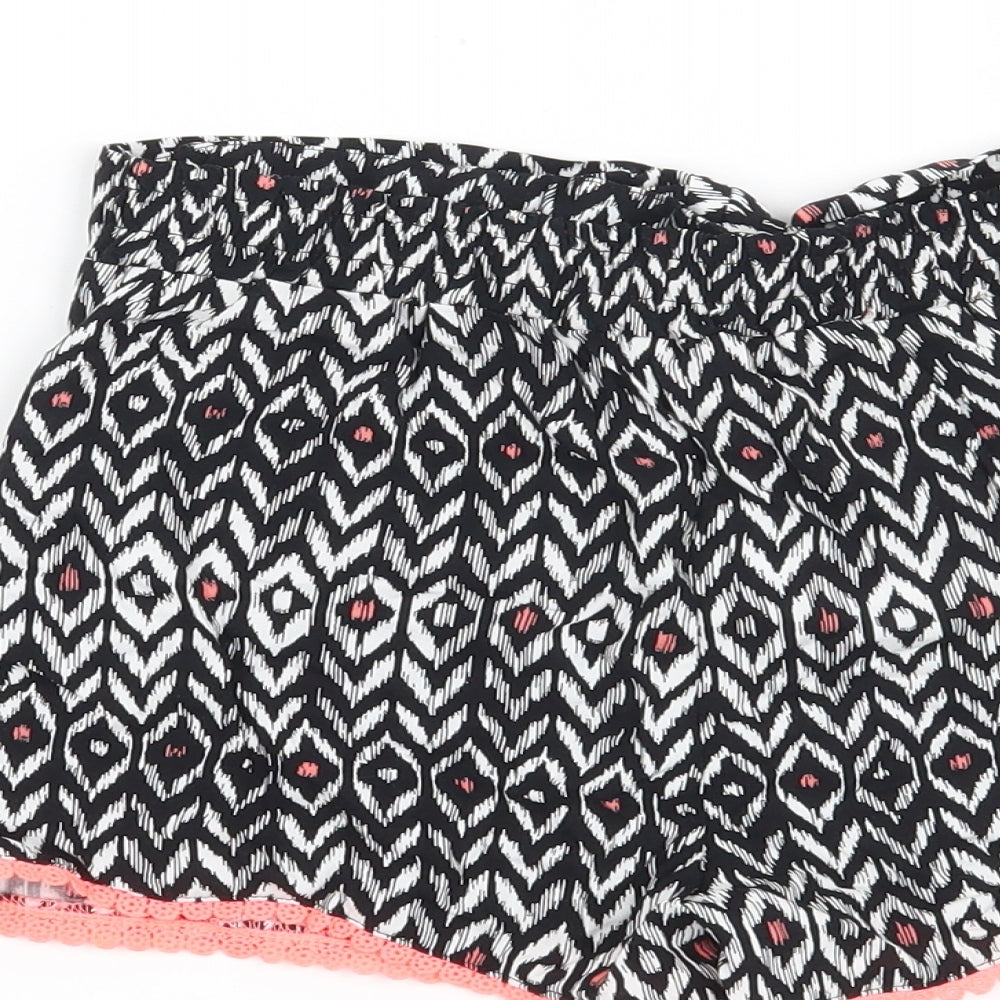 Primark Girls Black Geometric  Hot Pants Shorts Size 9-10 Years