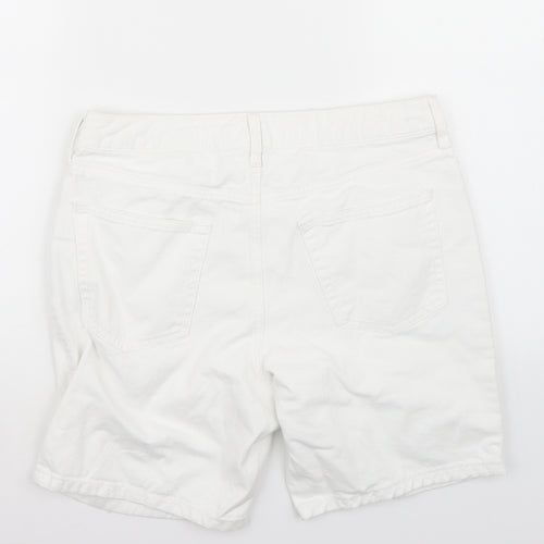 Preworn Womens White   Bermuda Shorts Size 32