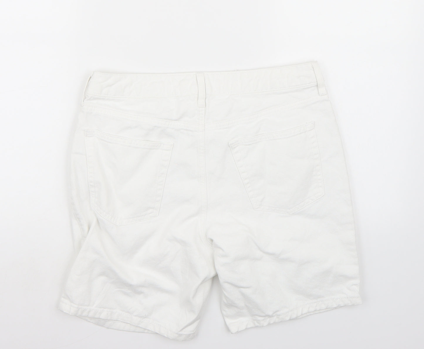 Preworn Womens White   Bermuda Shorts Size 32
