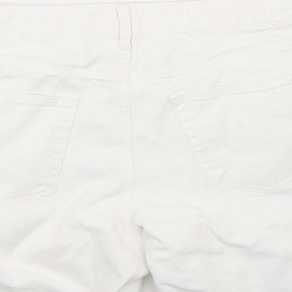 Preworn Womens White   Bermuda Shorts Size 32