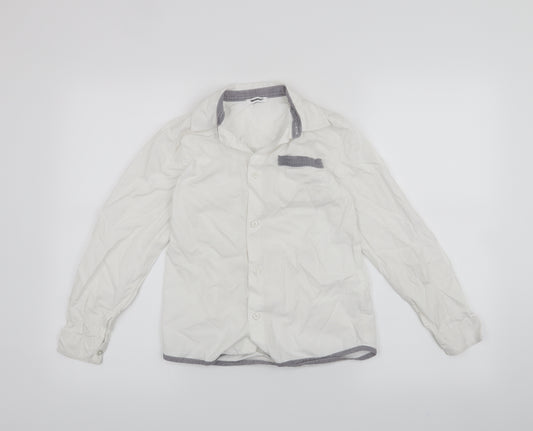 Front view of 3pommes boys’ white basic button-up, size 10, years