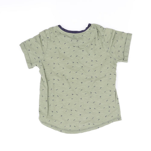 pre worn Boys Green   Basic T-Shirt Size 5-6 Years