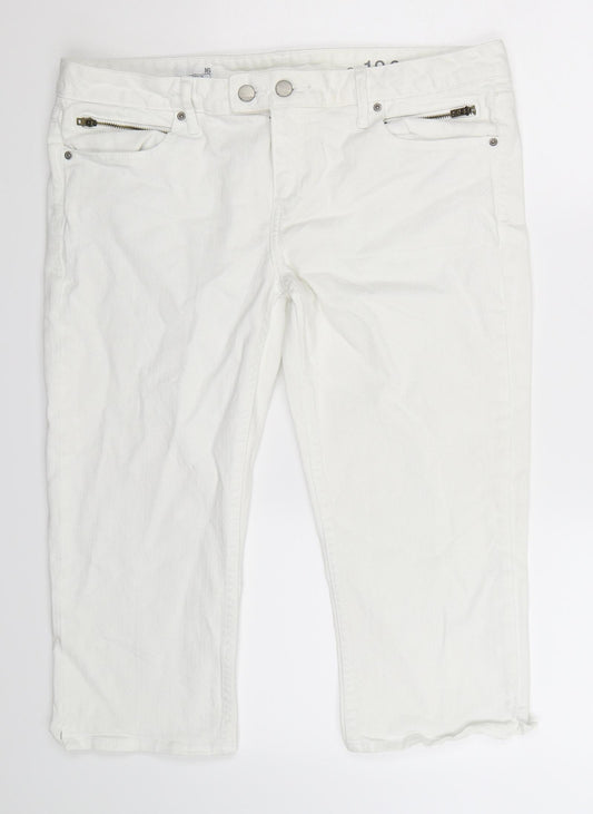 Front view of Gap women’s white denim cropped jeans, size UK 16, 20-inch leg