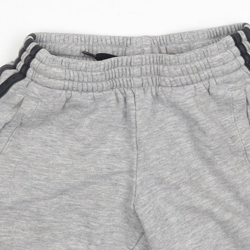 adidas Boys Grey   Sweat Shorts Size 6-7 Years