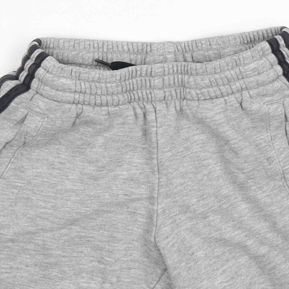 adidas Boys Grey   Sweat Shorts Size 6-7 Years