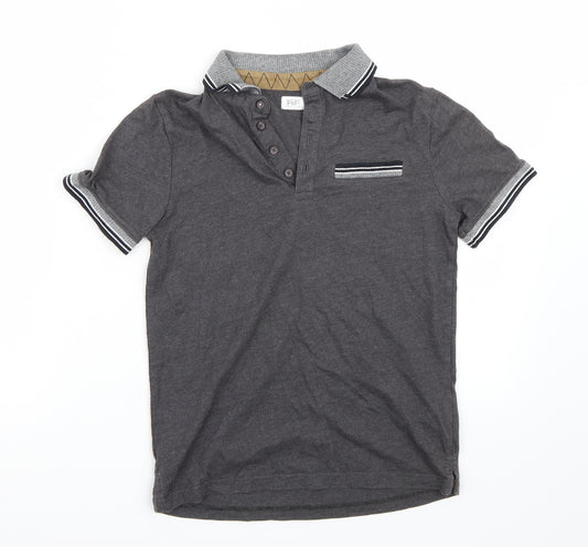 Front view of F&F boys’ grey basic t-shirt, size 9, years