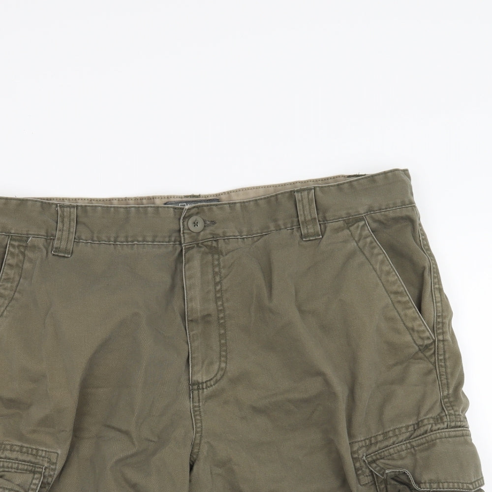 TU Mens Green   Cargo Shorts Size 38 in