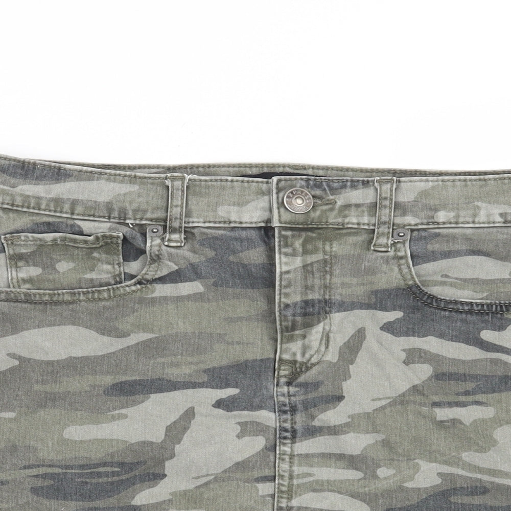 Express Womens Green Camouflage  Mini Skirt Size 30 in