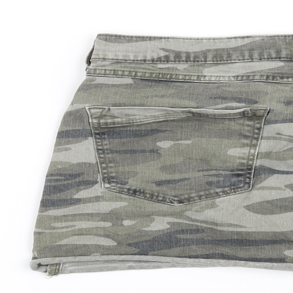 Express Womens Green Camouflage  Mini Skirt Size 30 in