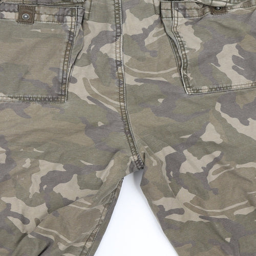 Mantaray Mens Green Camouflage  Bermuda Shorts Size 42 in