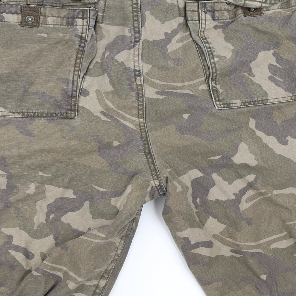 Mantaray Mens Green Camouflage  Bermuda Shorts Size 42 in