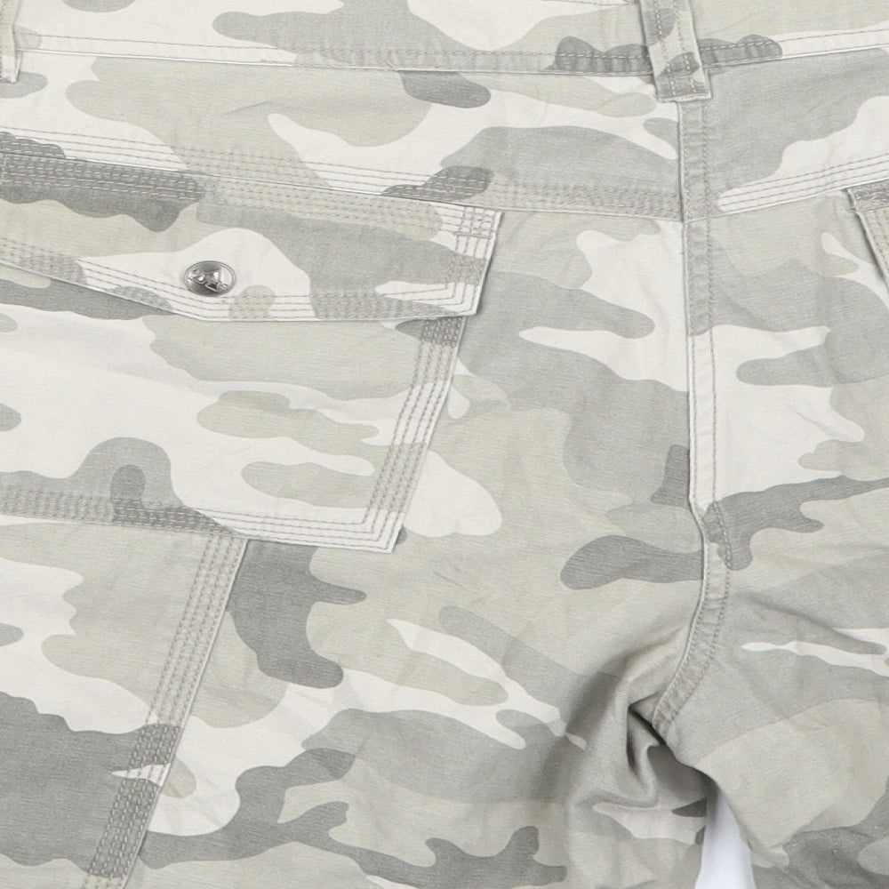 Airwalks Womens Green Camouflage  Bermuda Shorts Size 16