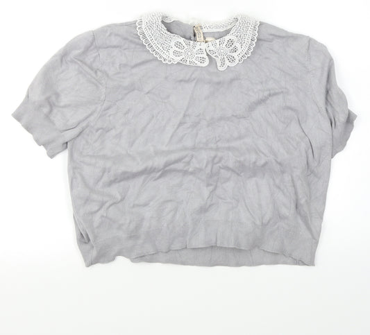 Front view of Divided women’s grey cropped t-shirt, size XL