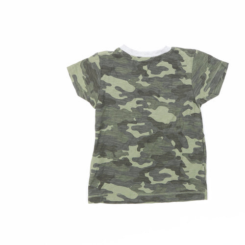 Preworn Boys Green Camouflage  Basic T-Shirt Size 18-24 Months