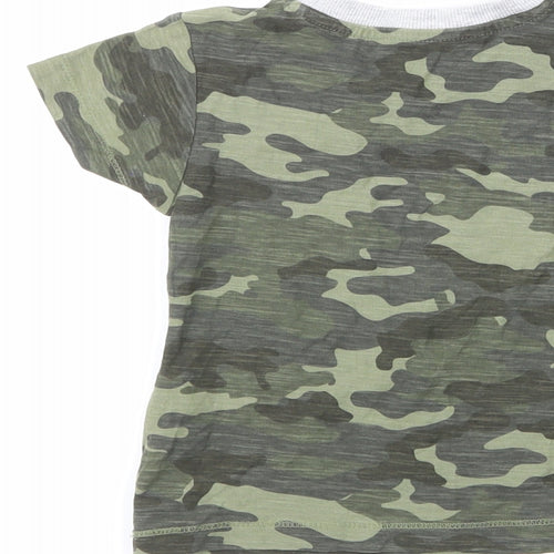Preworn Boys Green Camouflage  Basic T-Shirt Size 18-24 Months