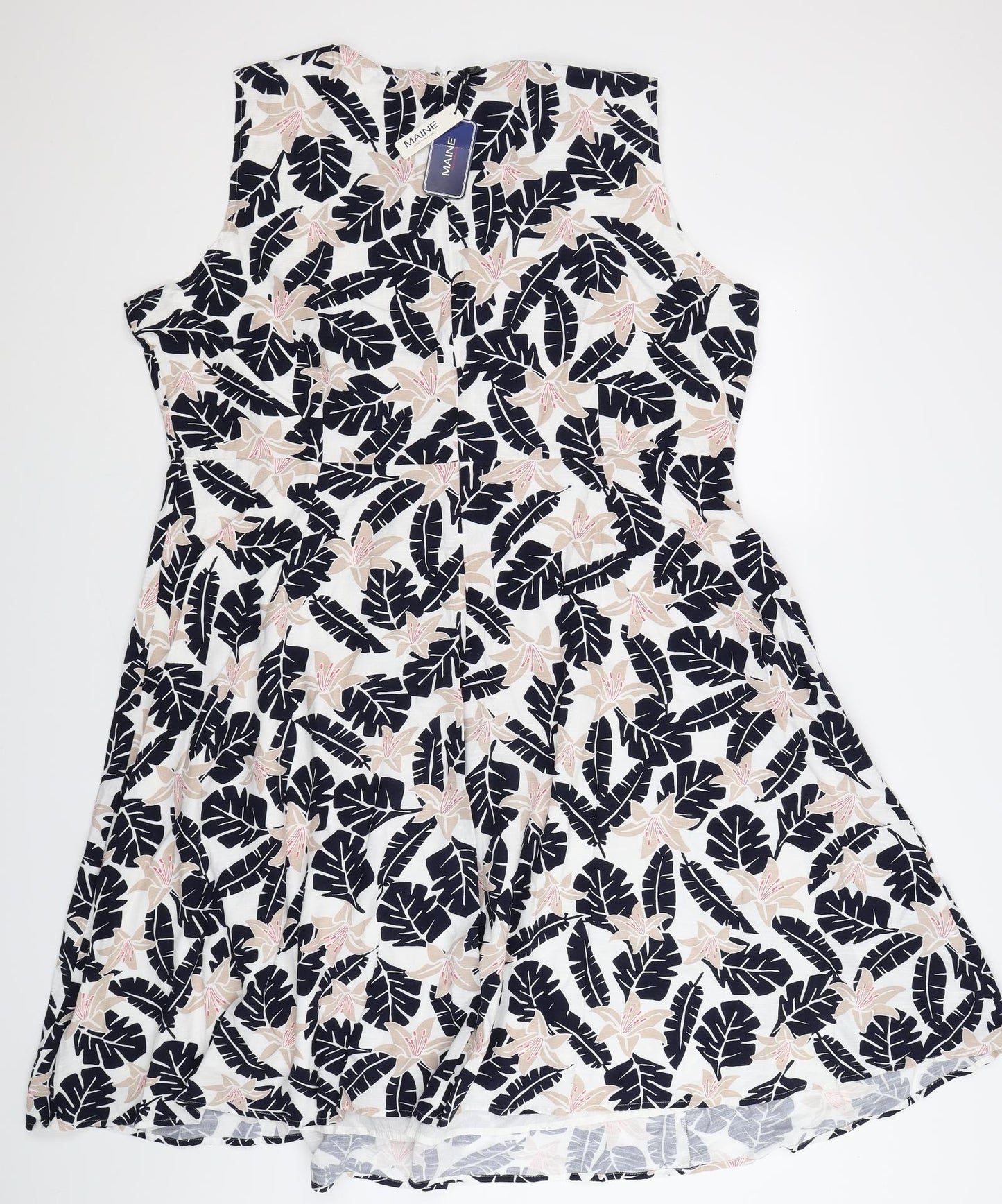 Maine Womens White Floral  Fit & Flare  Size 22  - blue flowers