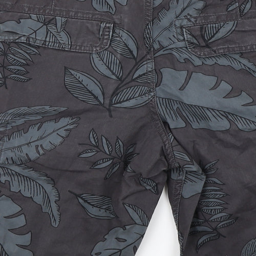 Gap  Mens Grey Floral  Cargo Shorts Size 28 in