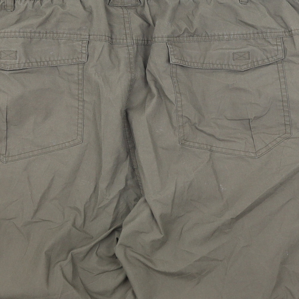 Hi Gear Mens Green   Cargo Shorts Size 42 in