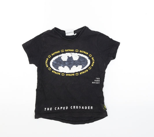Front view of Batman boys’ black jacquard basic t-shirt, size 3, years - batman