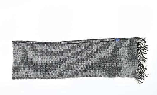 Front view of H&M men’s black scarf