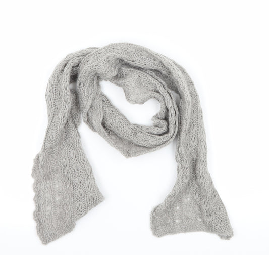 Front view of Damart women’s grey knit scarf