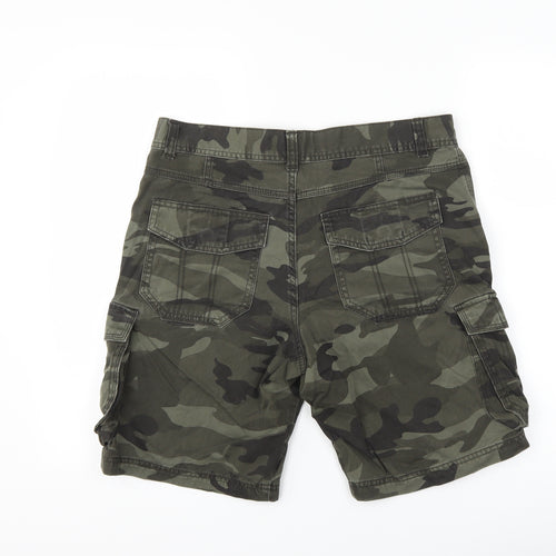 George Mens Green Camouflage  Cargo Shorts Size 34 in