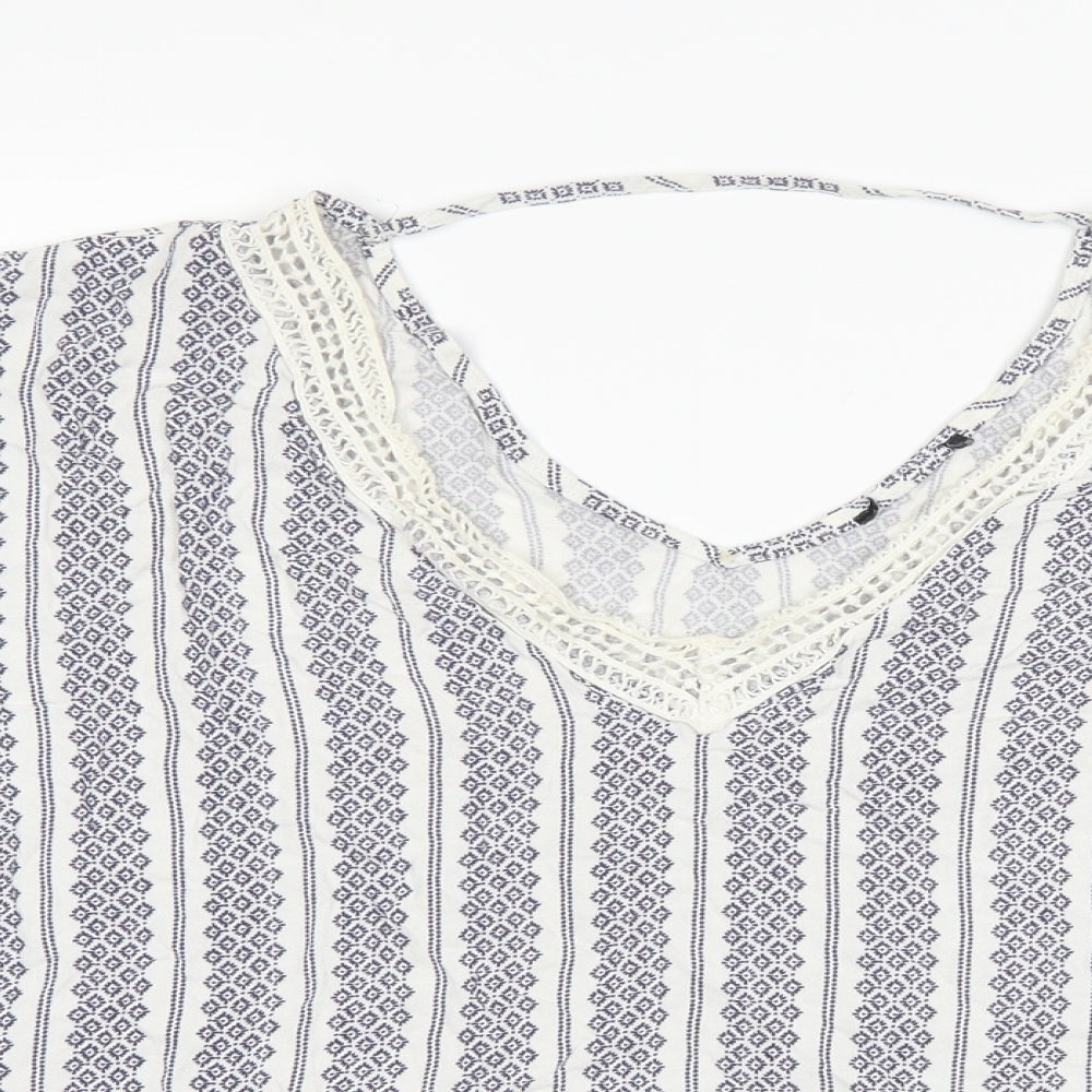 New Look Womens White Geometric  Cropped T-Shirt Size 12