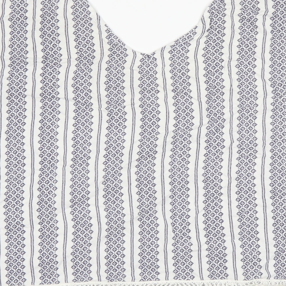 New Look Womens White Geometric  Cropped T-Shirt Size 12