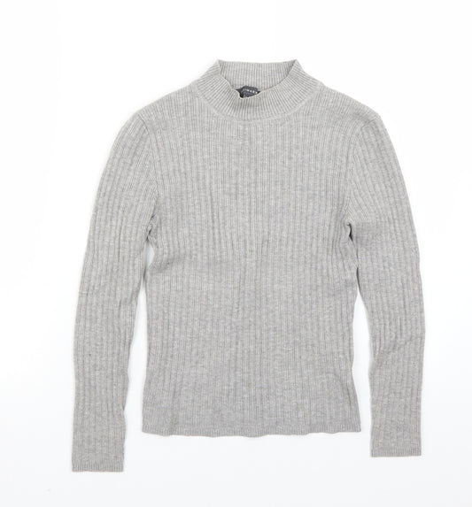 Front view of Primark women’s grey basic t-shirt, size XS